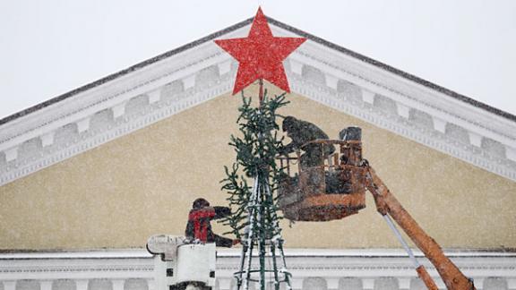 В Ставрополе устанавливают главную ёлку