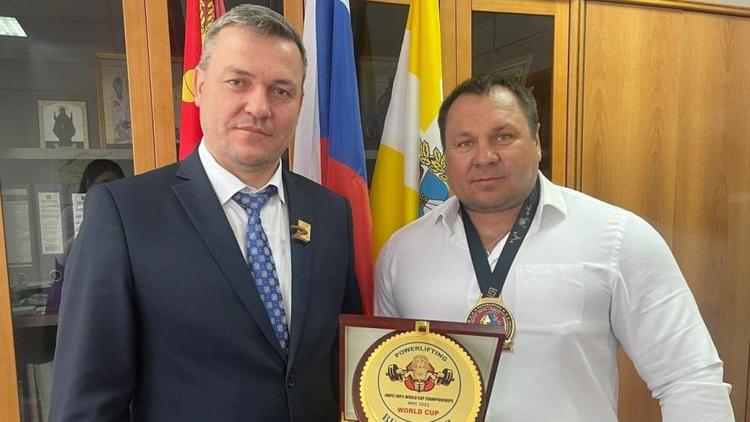 Ставропольский пауэрлифтер подтвердил звание чемпиона на Кубке мира