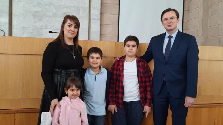 Рекордное количество семей в Кисловодске получили сертификаты на улучшение жилья