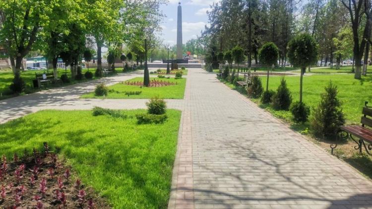 В Курском округе Ставрополья благоустроили сквер у мемориала Воинской славы