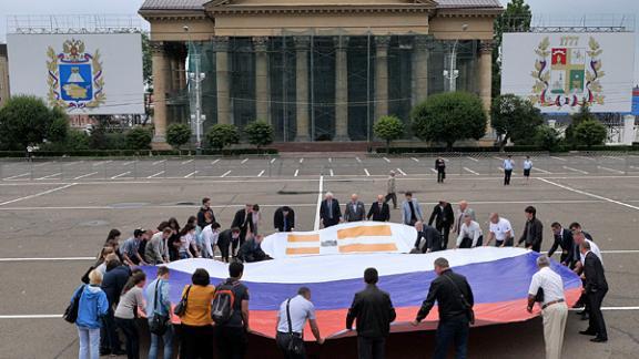 Эстафета Флага России отправилась автопробегом из Ставрополя по столицам СКФО
