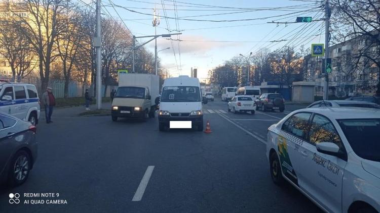 Внезапно выбежавший на дорогу школьник попал под колёса авто в Ставрополе