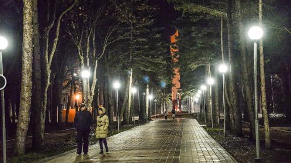 Более сотни светильников установили в парке Победы Ессентуков