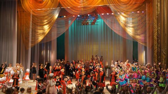 Благотворительный гала-концерт «Поверь в мечту, как в доброту людей…» прошел в ДКиС Ставрополя