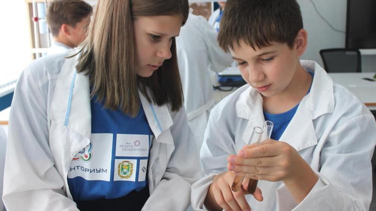 В Невинномысске прошли первые занятия в детском технопарке «Кванториум»