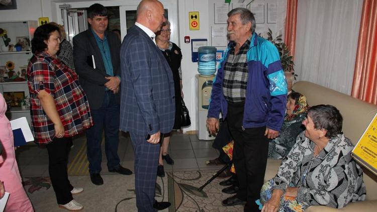 В Ставрополе проверили как жильцы СКГЦ получают соцуслуги
