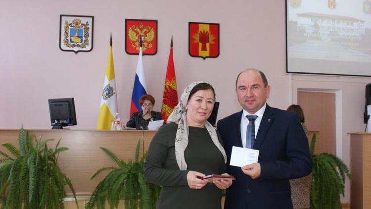 Учителей Туркменского округа Ставрополья отметили почетными нагрудными знаками
