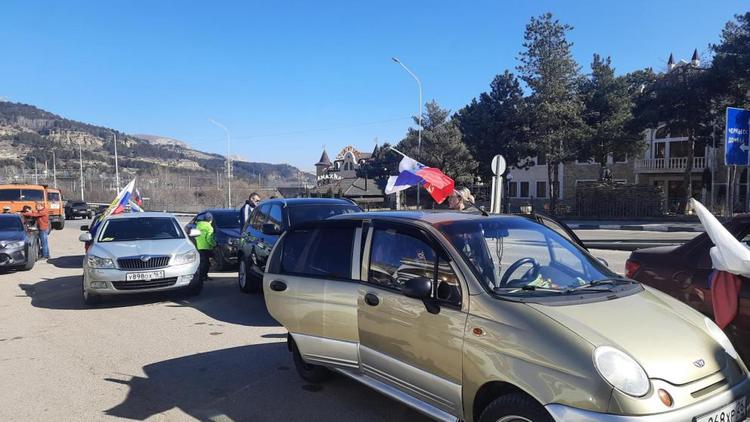 Автопробег в поддержку российской армии прошёл в Кисловодске