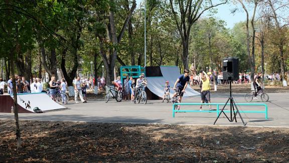 В селе Кочубеевском открыли реконструированный Центральный парк