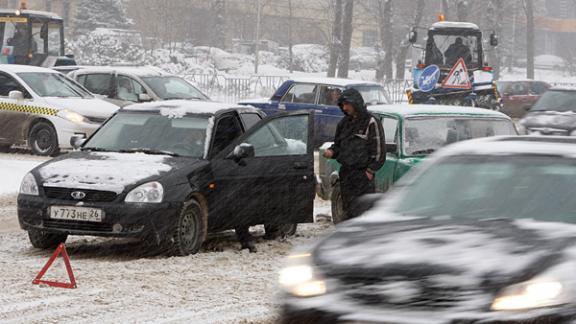 Снегопад на Ставрополье привёл к ДТП и транспортному коллапсу
