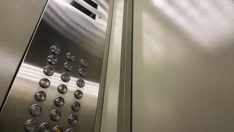 Почти 50 лифтов заменят в Ставрополе в этом году