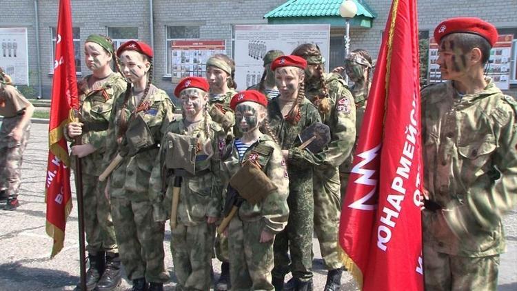 240 школьников Георгиевского округа стали юнармейцами накануне Дня Победы