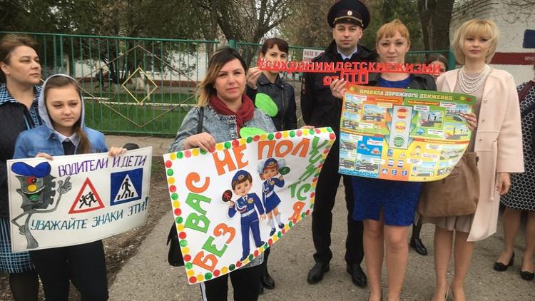 Родительский патруль Буденновска проводит экспресс-уроки по правилам перевозки детей