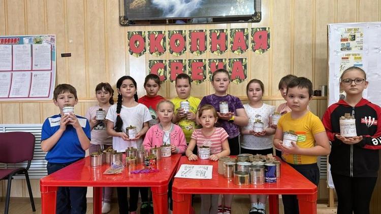 В Новоалександровском округе изготавливают окопные свечи для бойцов СВО