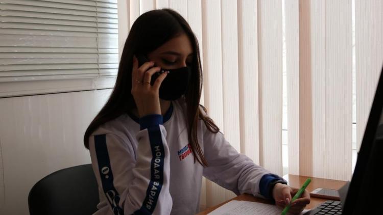 На Ставрополье волонтёры принимают звонки по записи на вакцинацию