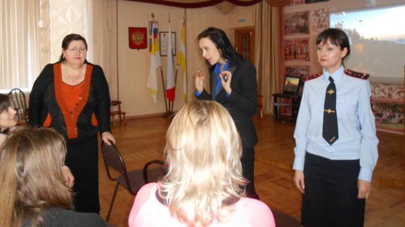 В детском саду № 70 Ставрополя сотрудники ГИБДД рассказали о необходимости использования детских кресел