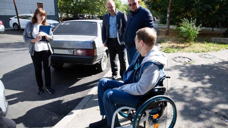 В Ставрополе городскую среду адаптируют для инвалидов-колясочников