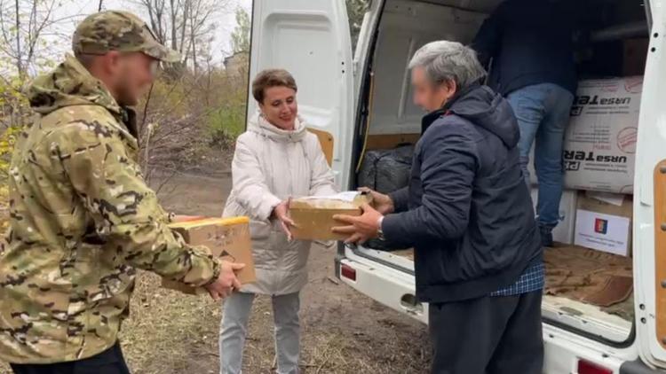 Более тонны гуманитарной помощи в отправилось из Ипатово в зону СВО