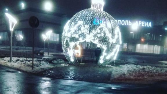 Светящийся шар из центра Ставрополя «переехал» к новому Ледовому дворцу