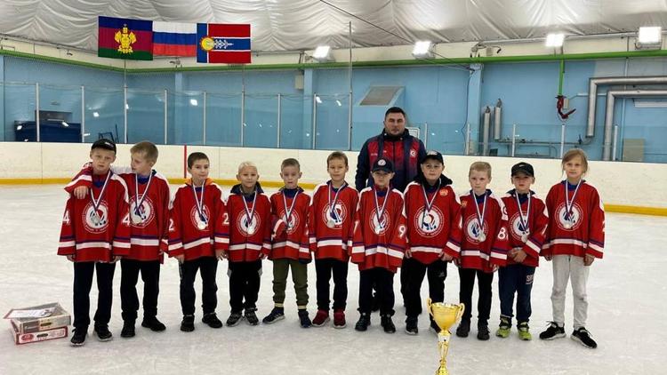 Хоккеисты ставропольской школы зимних видов спорта привезли медали из Армавира