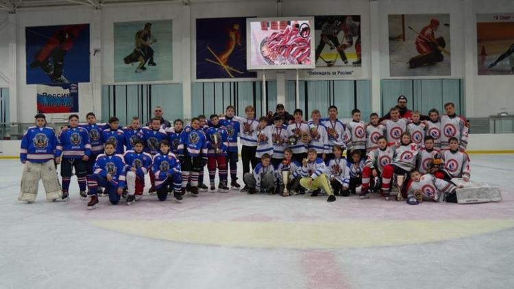 Ставропольские хоккеисты завоевали серебро на кубанском льду