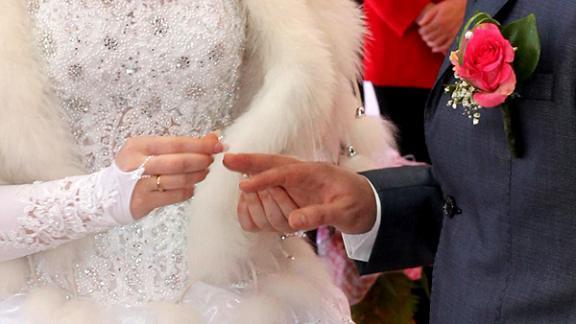 20-летней жительнице Ставрополья приставы помогли законно выйти замуж