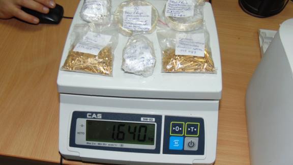 Полтора килограмма золота пыталась незаконно вывезти в Турцию пассажирка самолёта