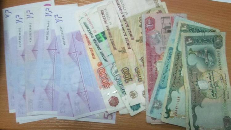 Жительница КБР незаконно везла в Дубай крупную партию валюты