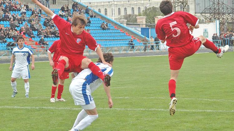В первенстве края по футболу среди ветеранов состоялись первые четвертьфинальные баталии