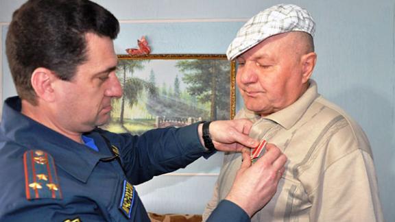 За спасение более 30 человек из горящего автобуса награжден медалью ставрополец С.Шепитько