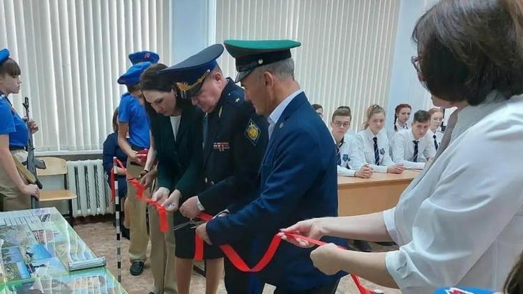 Сразу две школы на Ставрополье получили право открыть Парты героя
