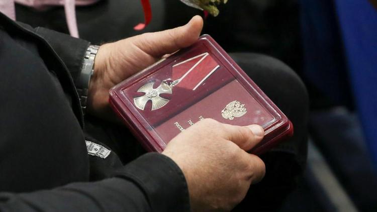 Глава Ставрополя вручил ордена Мужества семьям погибших военнослужащих