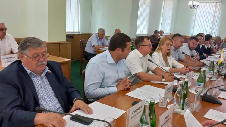 Депутаты Ставрополья обсудили закон о «гаражной амнистии»