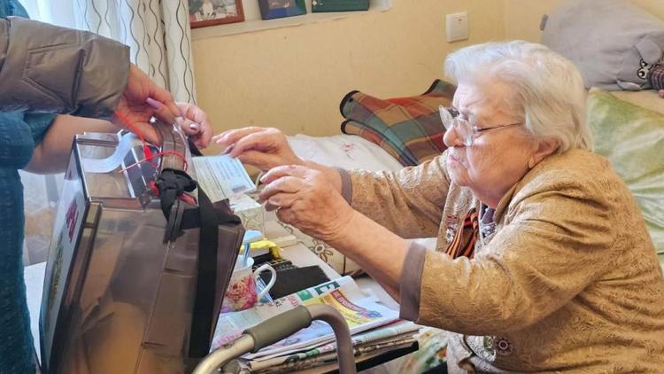 В Пятигорске на выборах Президента РФ проголосовала 101-летняя жительница