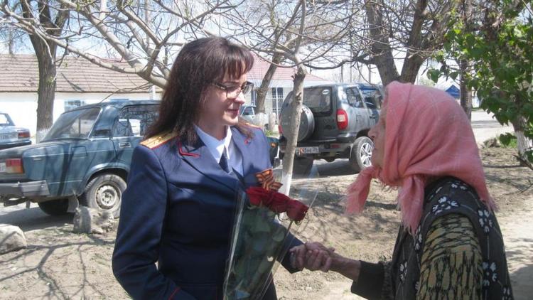 В Александровском районе следователи поздравили ветеранов Великой Отечественной войны