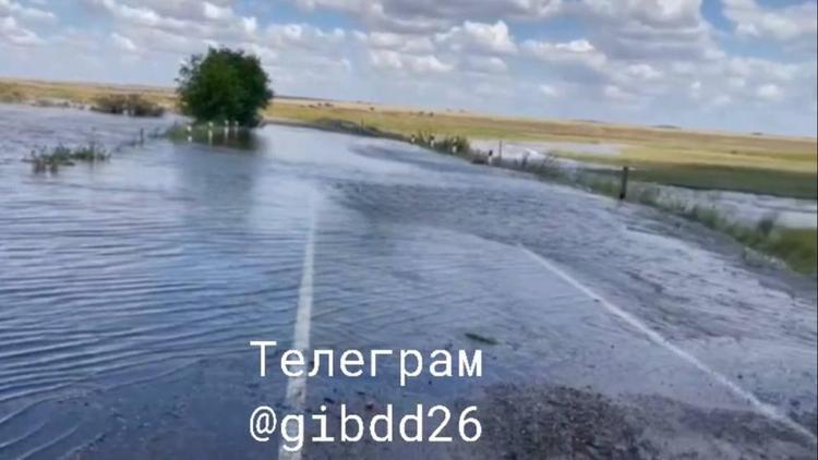 Трассу в Туркменском округе Ставрополья перекрыли из-за подтопления