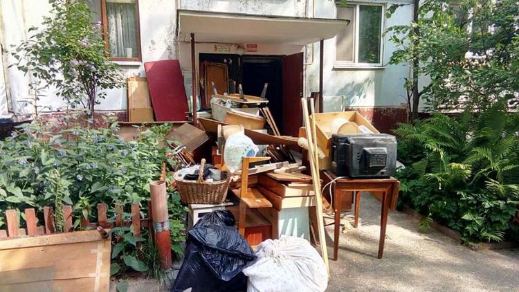 Жителям Ставрополья разъяснили, кто отвечает за вывоз старой мебели