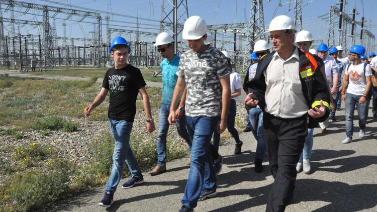 Будущие энергетики ознакомились с работой подстанции «Невинномысск»