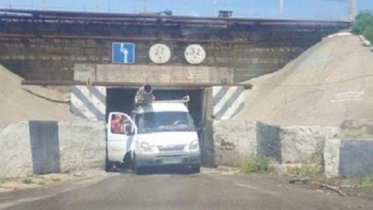 В Невинномысске неравнодушные водители помогли вытащить «Газель», застрявшую в тоннеле