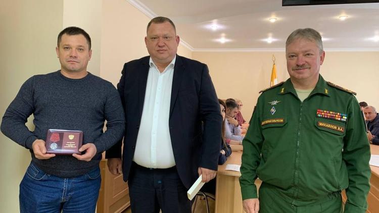 В Предгорном округе Ставрополья наградили начальника территориального отдела