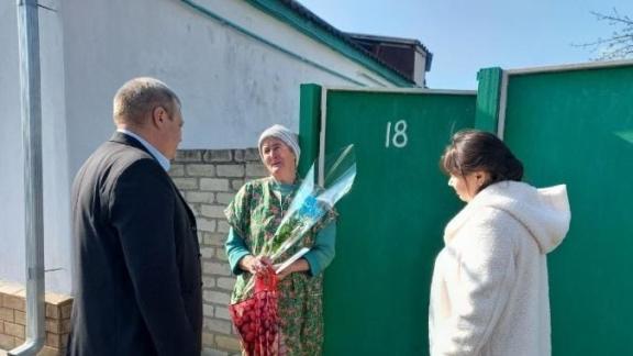 В Советском округе Ставрополья провели акцию «Дарите женщинам цветы»