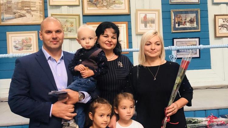 Многодетные семьи Железноводска получили удостоверения, подтверждающие их статус