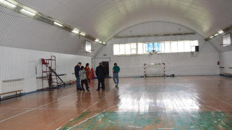 В селе Арзгирского округа капитально отремонтируют спортзал