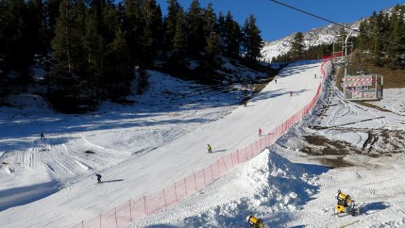 В Архызе прошли первые занятия по горнолыжному спорту для школьников