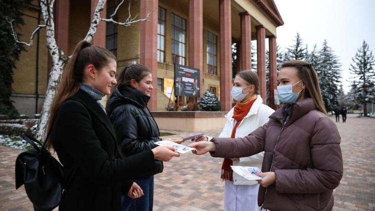Волонтёры-медики СКФУ призвали ставропольцев вакцинироваться