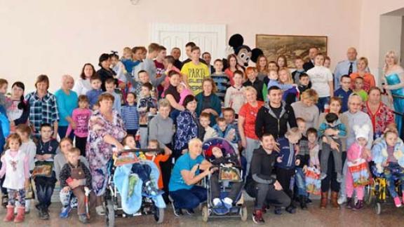 Чемпион мира по боксу Давид Аванесян посетил «Праздник ПДД» в реабилитационном центре «Орленок»