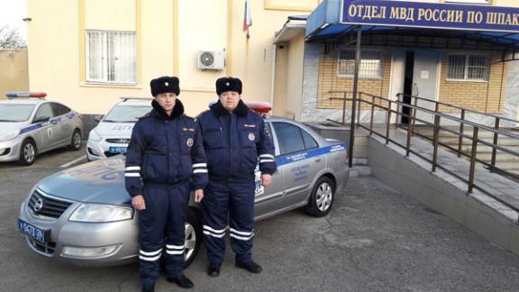 На Ставрополье полицейские помогли водителю предотвратить возгорание автомобиля