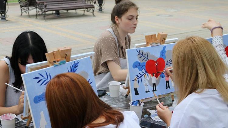 В Ставрополе волонтёры нарисовали «доброе сердце»