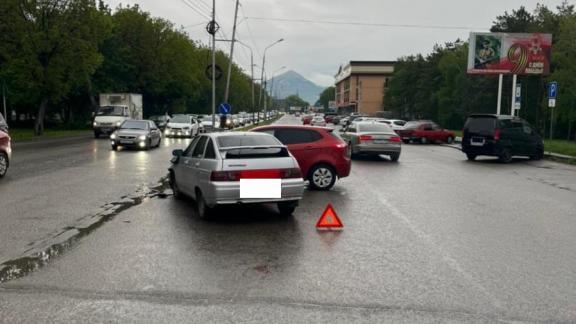 Две автоледи в Ессентуках попали в больницу после аварии