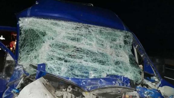 В Андроповском районе автобус врезался в грузовик, один человек ранен
